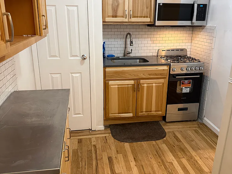 226 E 27th St #5A — Photo 3