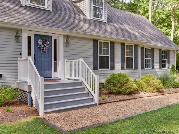 33 Bland Field Rd, Deltaville, VA 23043