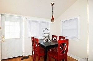 4th image of 1020 N Lombard Ave