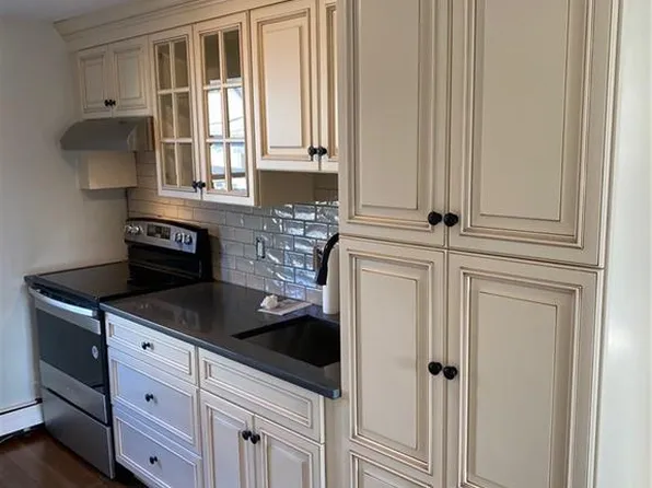 6 Fremont Pl, Norwalk, CT 06851