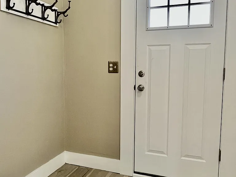 102 W Walnut St — Photo 11