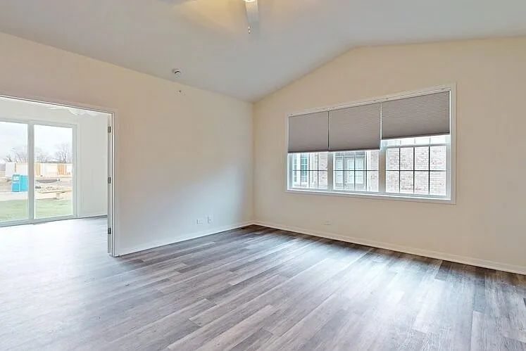 3 bed, 2.5 bath, 2500 sqft, $3,700 — Photo 2