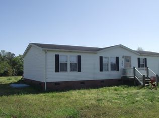 202 E Meetinghouse Dr, Hubert, NC 28539