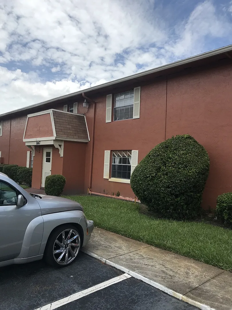 1667 W Oak Ridge Road — Photo 1