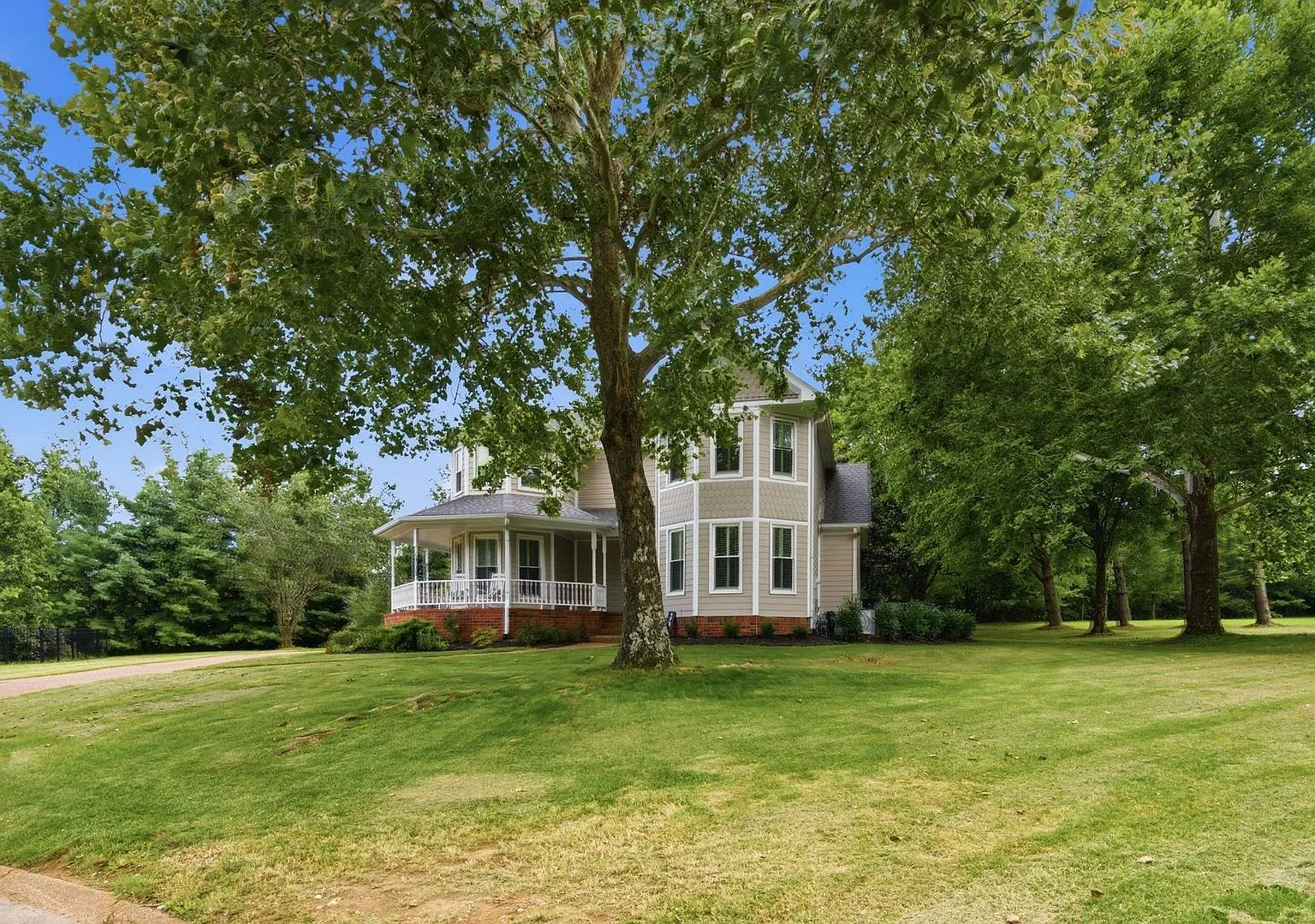 Brentwood Carriage Hills Rental — Photo 2