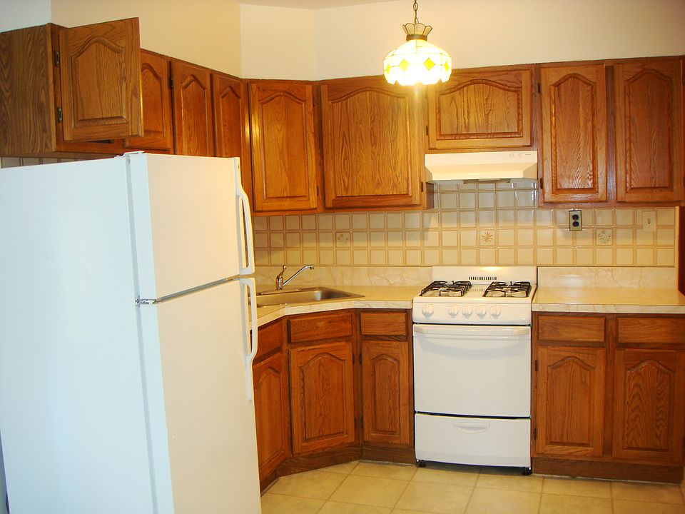 1st image of 2557 38th St #2R