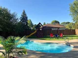 1304 Auburn Ave, Naperville, IL 60565