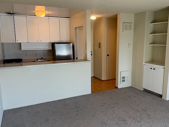 4th image of 814 N Delaware St #516