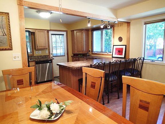 5th image of 292 Marilynn Ct