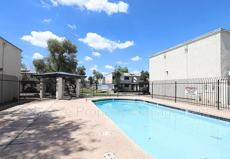 1540 W Mercer Ln #4 — Photo 13