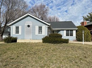8413 Sharon Cir, Urbandale, IA 50322