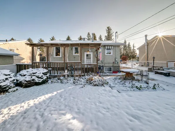 9046 153rd St NW, Edmonton, AB T5R 1P4