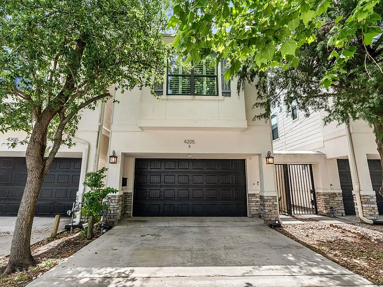 4205 Koehler St #B — Photo 1