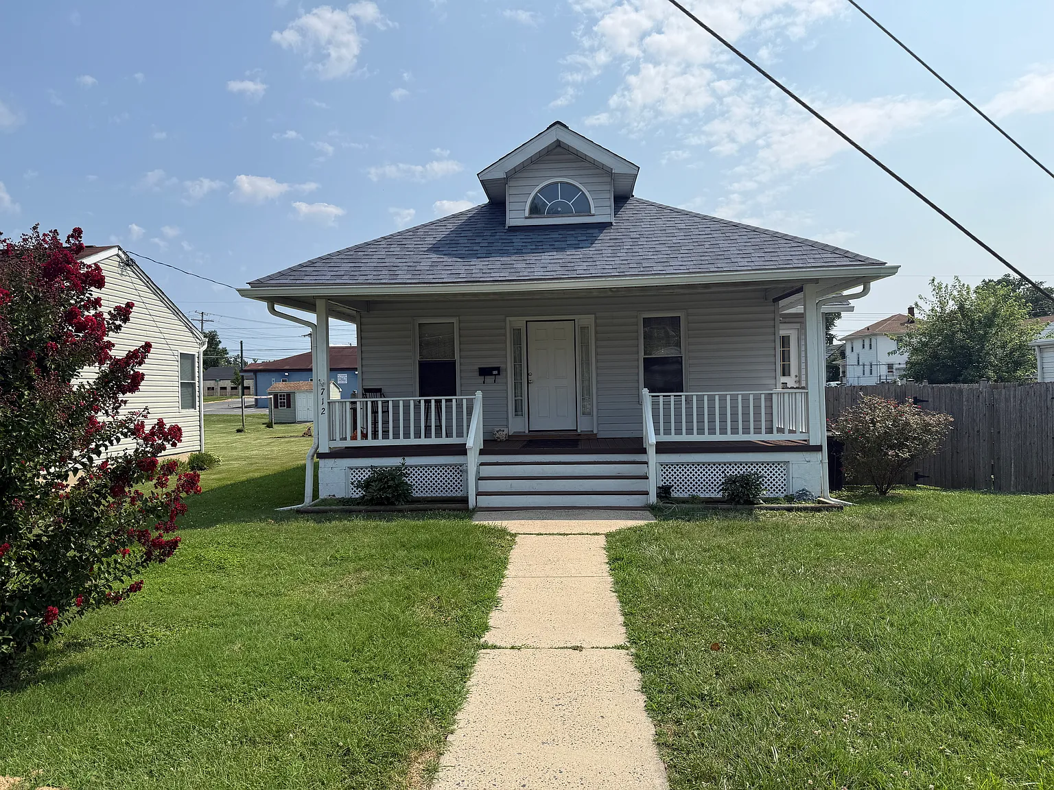 2 bed, 828 sqft, $1,900 — Photo 1