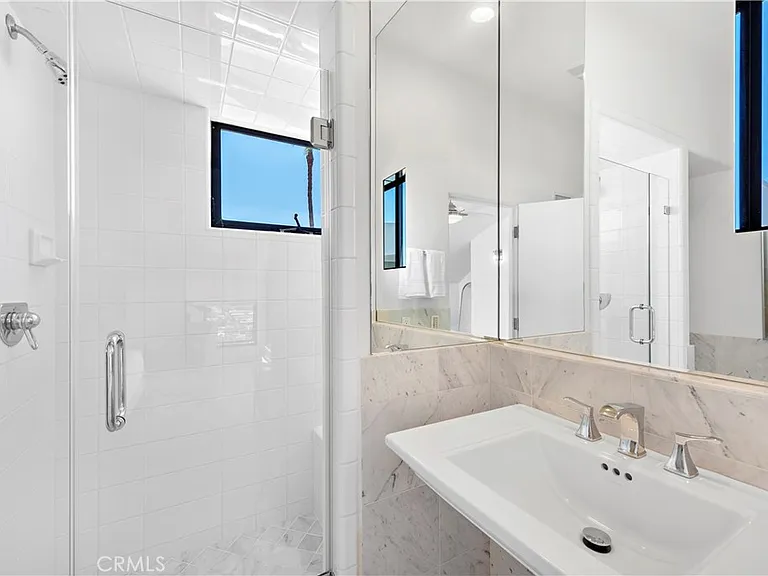 940 Summit Dr — Photo 30
