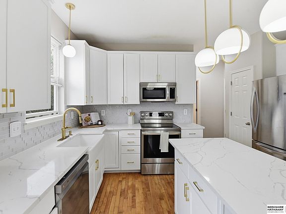 5th image of 3819 S 190th St