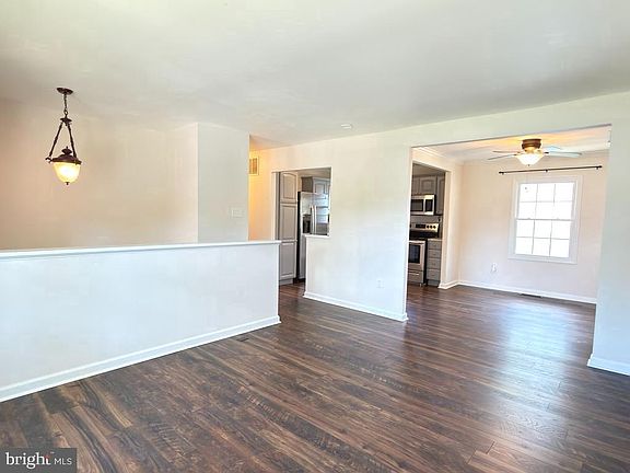3rd image of 922 Fall Circle Way
