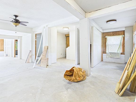 29th image of 117 Davis Dr