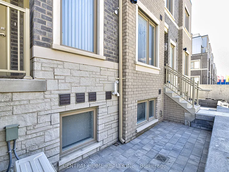 130 Honeycrisp Cres #Townhouse 312 — Photo 23