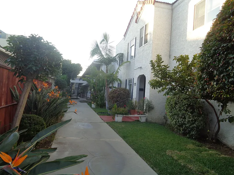631 Almond Ave. — Photo 2