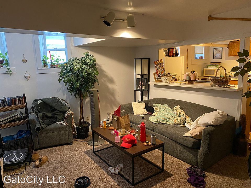 1st image of 1838 N Oakland Ave APT 09