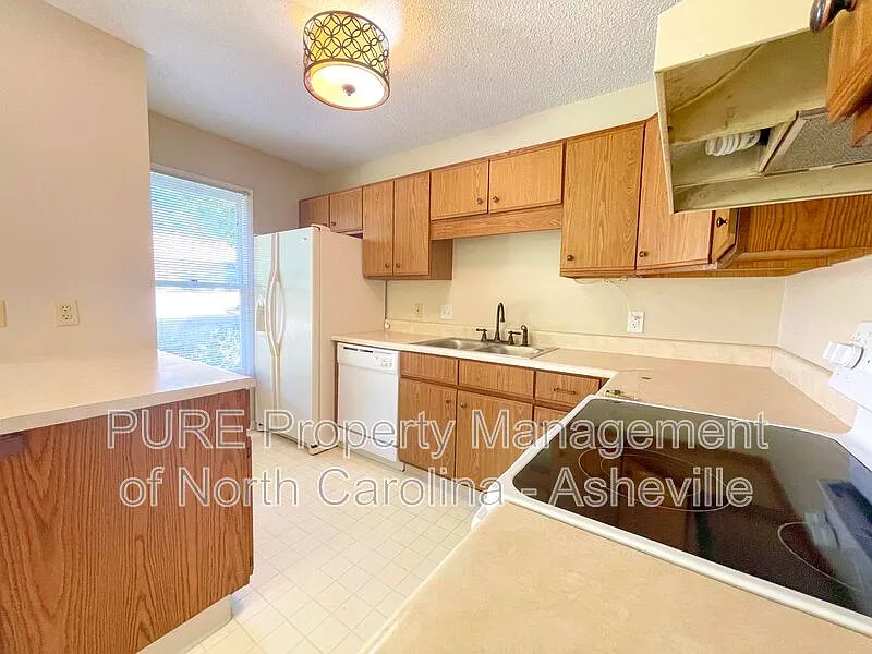 1 bed, 1.0 bath, $1,295 — Photo 4
