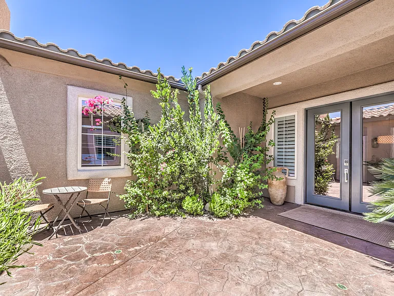 7166 Frontier Hills Ave — Photo 4
