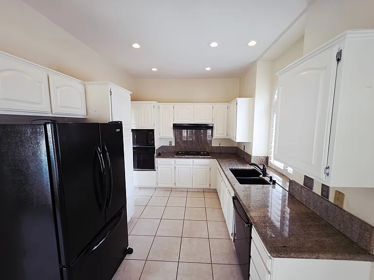 2920 Setting Sun St — Photo 18