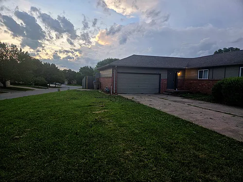 1718 N Woodlawn Blvd Photo 1