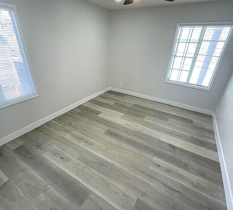 2nd image of 40 63rd Pl APT J