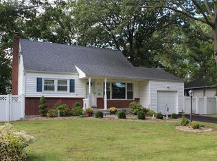 26 Reilly St, West Islip, NY 11795