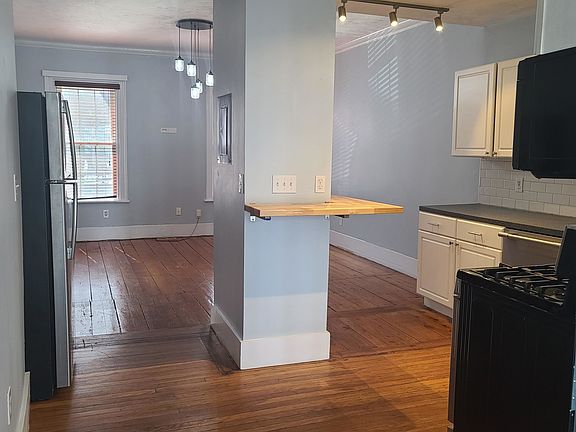 5th image of 216 W 9th St #1