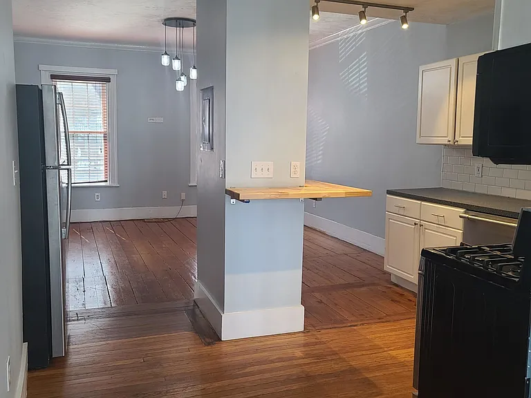 216 W 9th St #1 — Photo 5