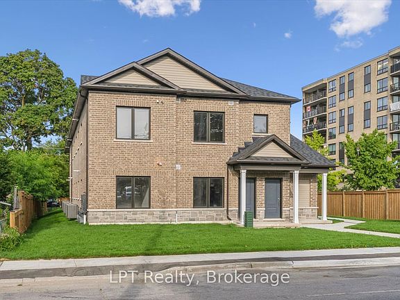 3rd image of 223 Albert St #6