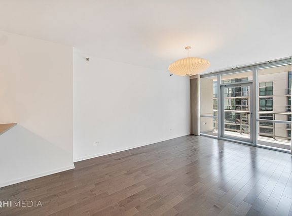 5th image of 123 S Green St APT 1107B