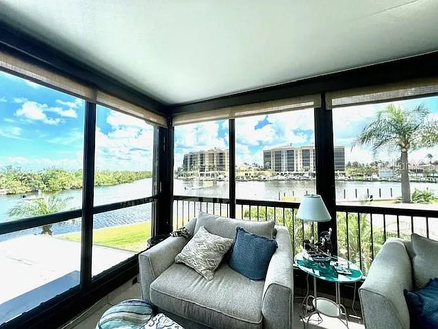 3 bed, 2.0 bath, 2069 sqft, $5,750 — Photo 2