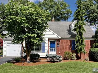 113 Midwood Rd, Glen Rock, NJ 07452