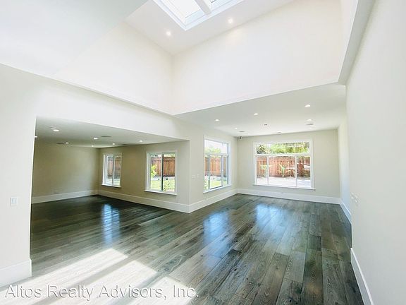 4th image of 3084 Higgins Pl