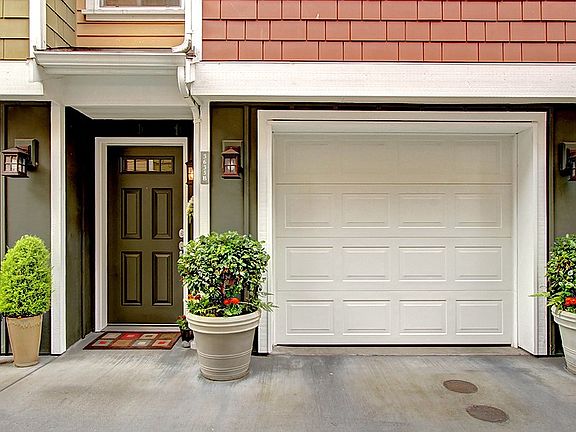 Quiet, Rear Unit Home