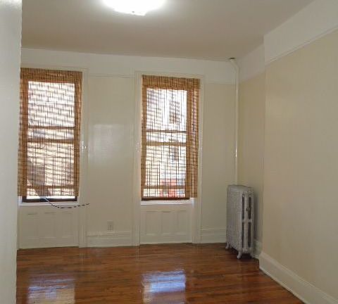 3rd image of 674 Lincoln Pl APT 5