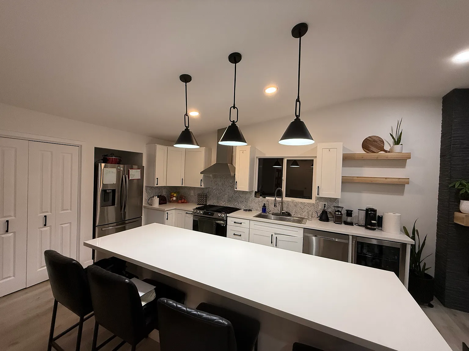 3 bed, 1440 sqft, $3,995 — Photo 3
