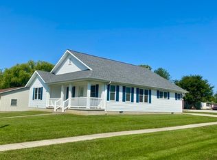 211 Erwin St, Louisville, IL 62858