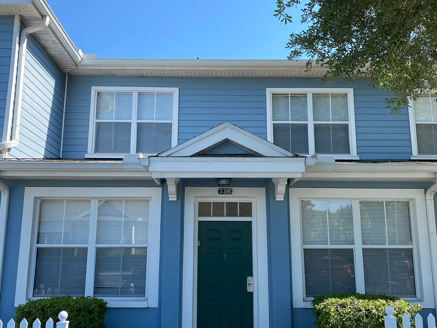 3 bed, 1296 sqft, $1,800 — Photo 1
