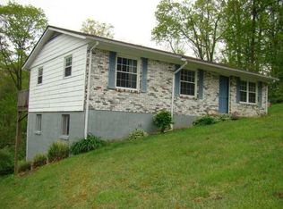 320 Woodbridge Rd, Oak Hill, WV 25901