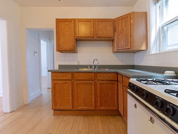 3rd image of 2335 W Grace St #1