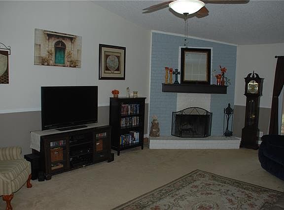 4th image of 1243 Tiffany Ln