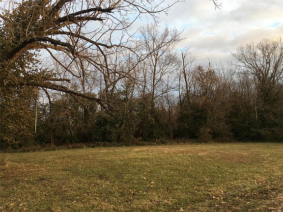 2nd image of 440 Railroad Ave