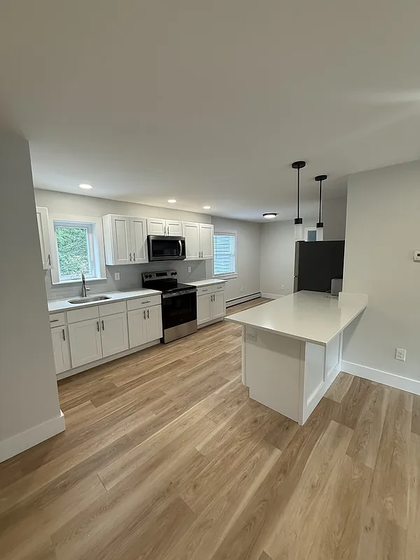 2 bed, 1.0 bath, $2,300 — Photo 2
