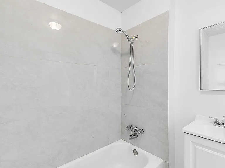 11901 S San Pedro St — Photo 15