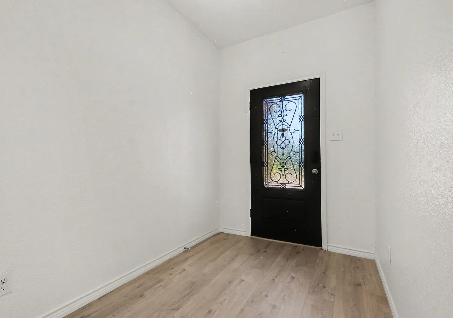 Welcome to 10020 Levelland PI, McKinney, TX 75071! This inviting home offers comfortable living i... — Photo 4